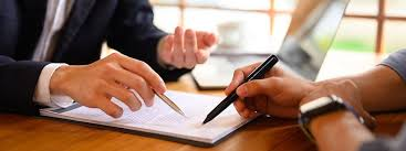 How Injury Lawyers Communicate With Insurance Companies for You